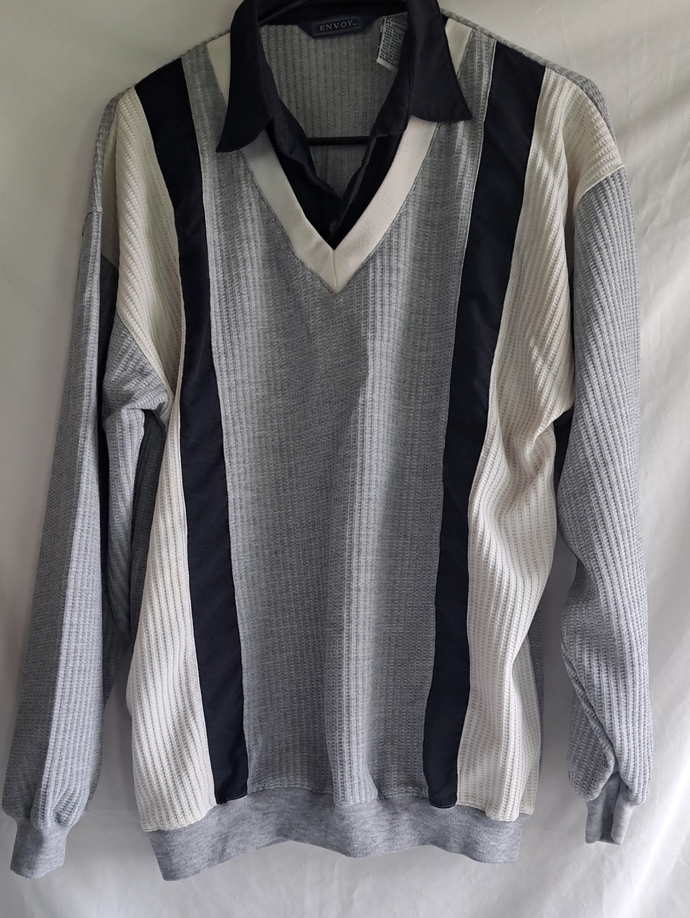 Envoy Mens Grey and White V-Neck Sweater